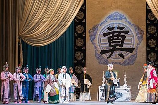 Пекинскую оперу "Военачальницы из дома Ян" показали на одной из лучших мировых оперных  сцен в Санкт-Петербурге