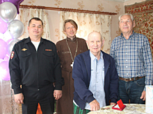 В Самарской области полицейские поздравили ветерана МВД с 90-летним юбилеем