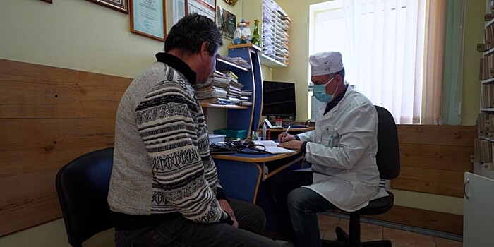 «Без выходных и больничных: о жизни сельского доктора»