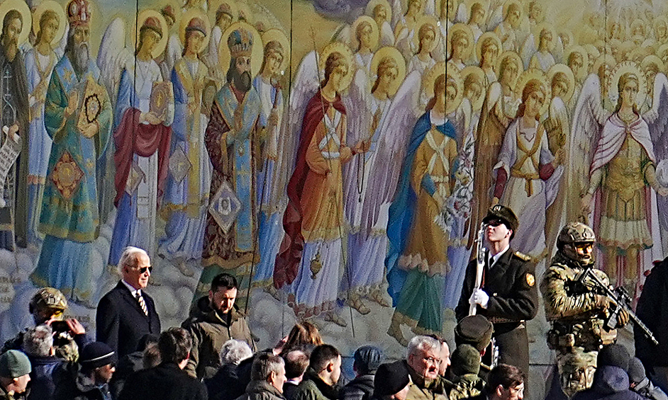 Джо Байден и Владимир Зеленский во время необъявленного визита американского президента в Киев