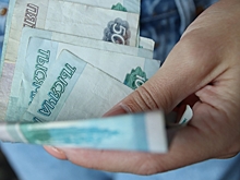 На зарплаты омских чиновников в прошлом году из бюджета потратили 2,5 млрд рублей