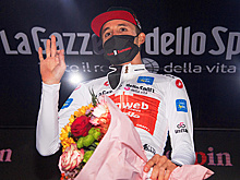 Австралиец Хиндли возглавил общий зачет "Джиро д'Италия" перед последним этапом