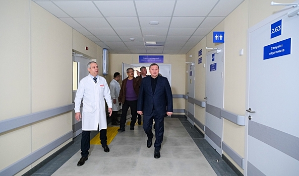 Андрей Бочаров проверил готовность новой поликлиники на юге Волгограда