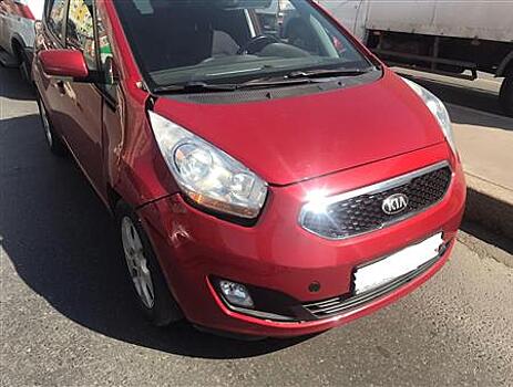 Самарец переходил дорогу на красный свет и попал под машину