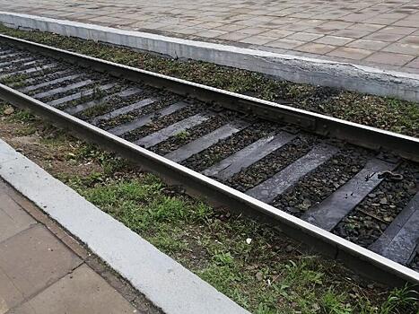 Следователи устанавливают обстоятельства схода локомотива с рельсов