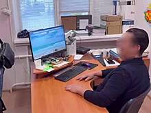 Российский чиновник рассмеялся при виде сотрудников ФСБ и попал на видео