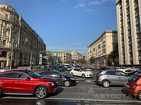 Каков средний срок владения автомашиной в России?