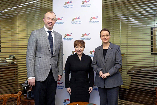 Председатель Совета депутатов городского округа Пушкинский Артем Садула поздравил ветерана труда Маргариту Махоткину с 95-летием