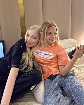 В Сети обсуждают первые за долгое время фото дочери Тимати Алисы с ее мамой Аленой Шишковой: модель изменилась