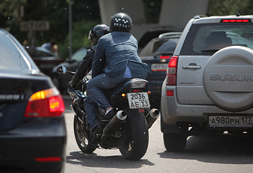 СМИ: мотоциклистам запретят проезд между рядами