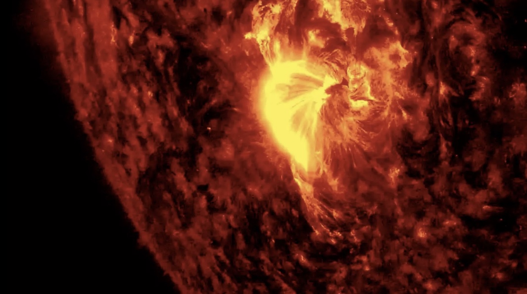 Плазменное облако мощной солнечной вспышки исчезло на пути к Земле