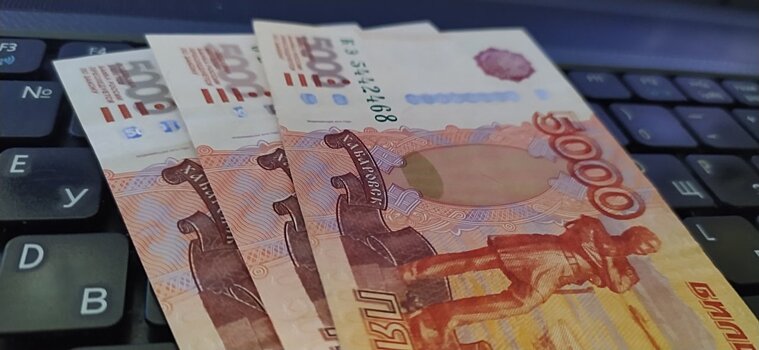 Сколько зарабатывают юристы в Кировской области