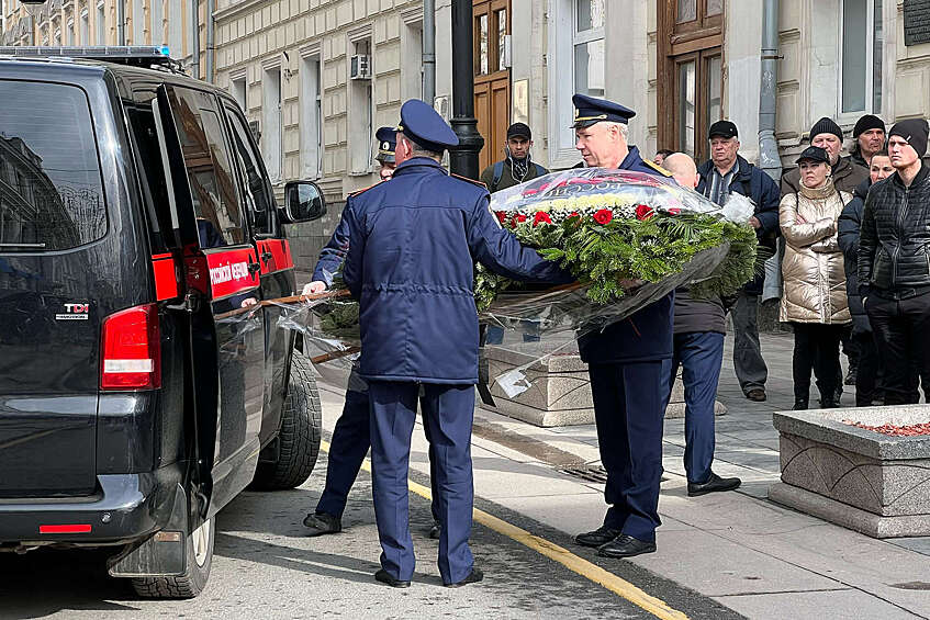 Перед церемонией прощания с лидером ЛДПР Владимиром Жириновским в Колонном зале Дома союзов в Москве, 8 апреля 2022 года