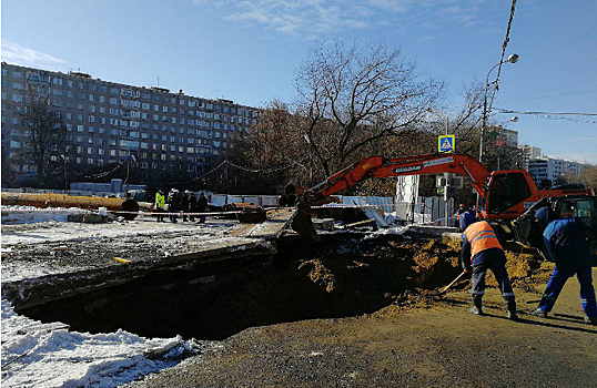 На юго-востоке Москвы образовался провал глубиной четыре метра