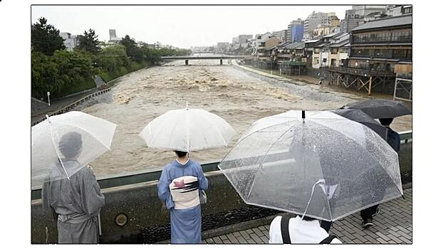 Сильные ливни в Японии привели к наивысшему уровню опасности