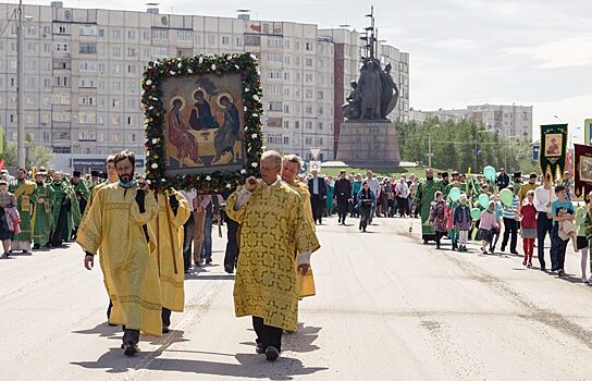 В Сургуте из-за Крестного хода перекроют дороги