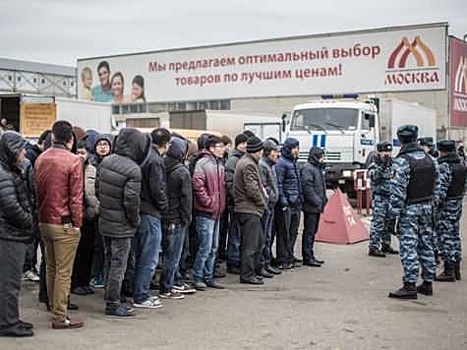 Полиция устроила рейд против нелегалов в ТЦ «Москва»