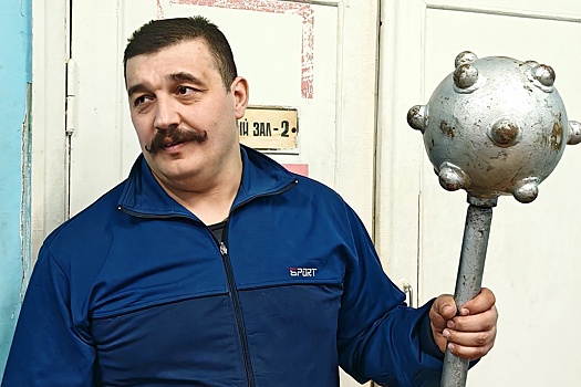 Силач из ДНР попал в Книгу рекордов Гиннесса и победил медведя