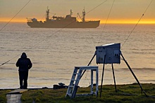 Научно-экспедиционное судно "Михаил Сомов" удалось снять с мели в Арктике