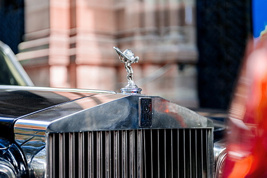 Rolls-Royce приостановил поставки автомобилей в Россию