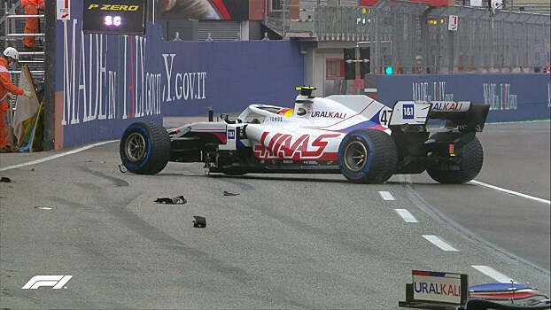 Шумахер сломал переднее антикрыло за машиной безопасности