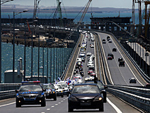 Власти Крыма режут по живому, но закрыть Крымский мост от россиян не могут