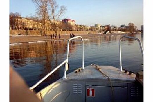 В Самаре на реке Волге несколько подростков оказались на дрейфующей льдине