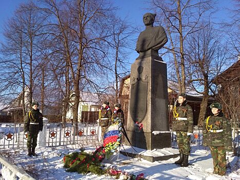 В Большом Козино прошла торжественная линейка в честь Дважды Героя СССР Василия Рязанова