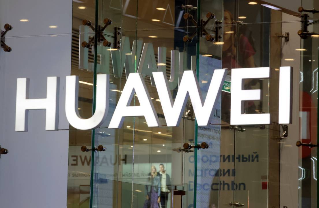 Huawei опровергла информацию о выпуске собственного электромобиля