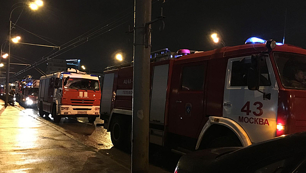 На Рязанском проспекте в Москве загорелся жилой дом