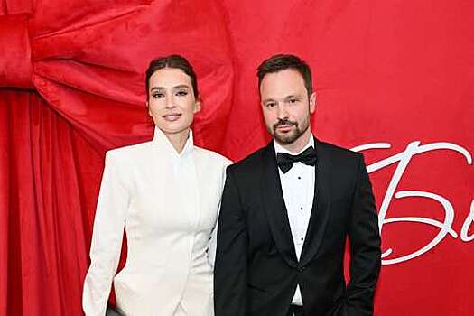 Актер Алексей Чадов пришел на премию с женой Лейсан