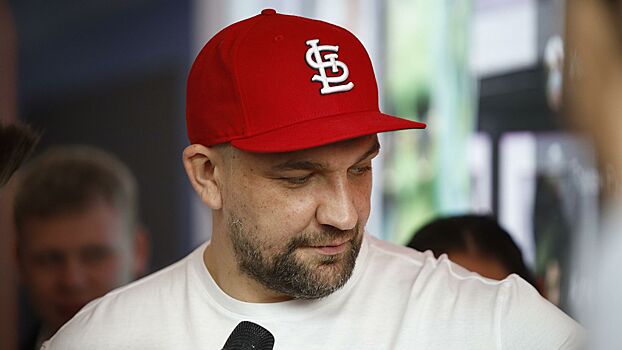 Трое фанатов Басты пострадали во время давки в гардеробе после концерта в Новосибирске