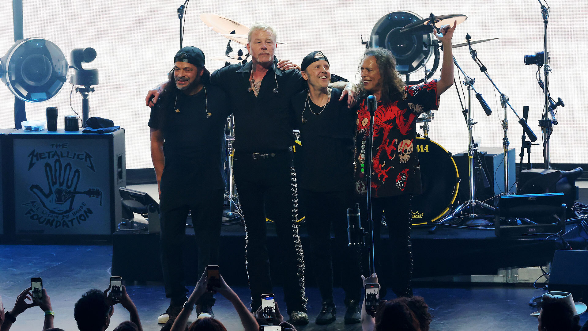 Metallica исполнили редкие песни и каверы на благотворительном шоу в Лос-Анджелесе