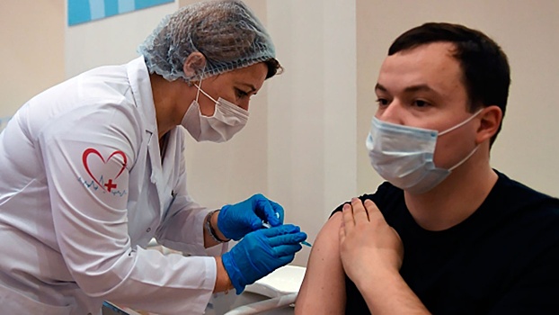 Прививку от COVID-19 включили в национальный календарь