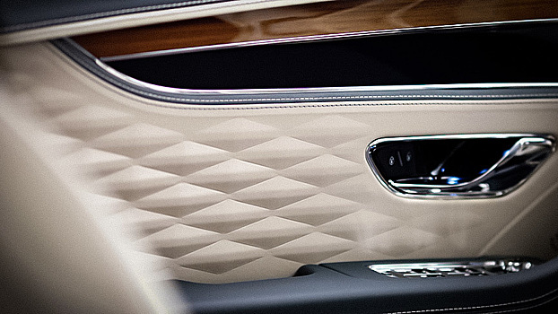 Bentley показала интерьер нового Flying Spur