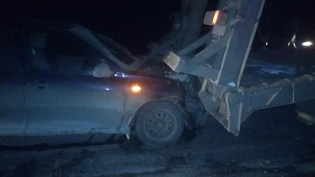 "Калина" залетела под фуру на трассе под Самарой