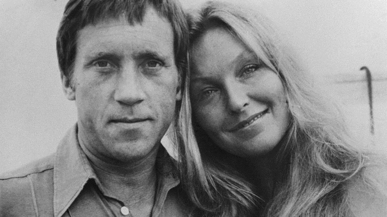 Ылғал письки қатты әтеш эмо