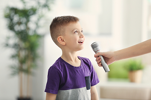 Говорить с детства: как воспитать ребенка общительным и уверенным в себе