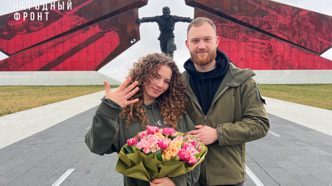 В Курске волонтёр из Крыма сделал предложение во время гуманитарной миссии