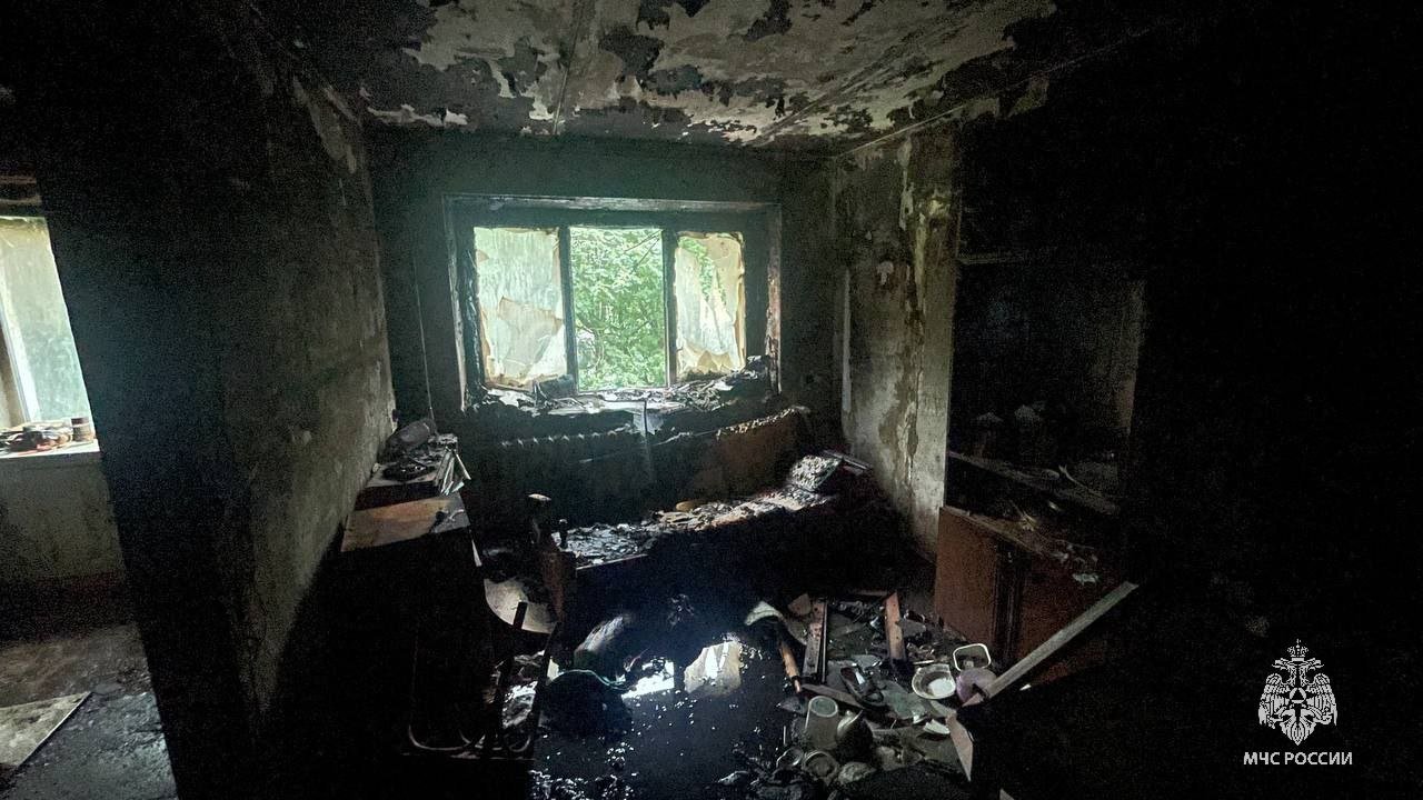Шесть человек спасли во время пожара в жилом доме на Воткинском шоссе в Ижевске
