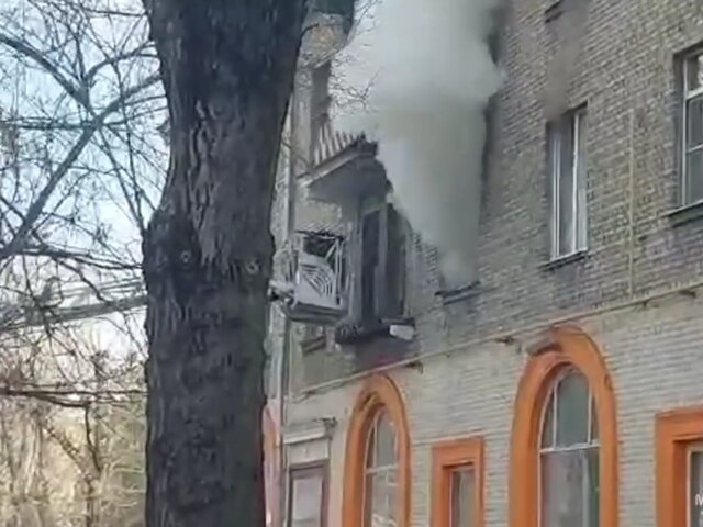 Спасатели МЧС локализовали пожар в многоэтажном доме на юго-востоке Москвы