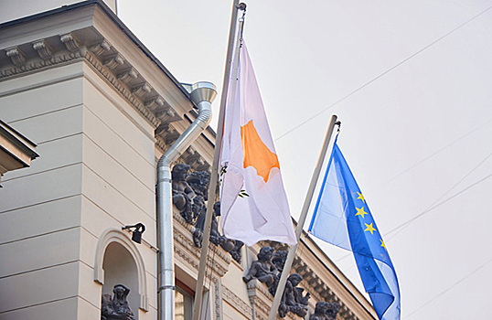 Консульства Кипра временно приостановили прием заявлений на визы в России