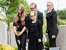 Женщина опубликовала в газете список гостей для собственных похорон
