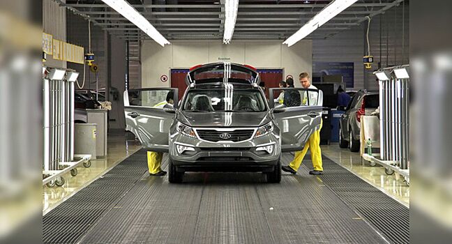 Названы модели, которые труднее всего найти у дилеров в России