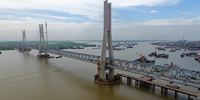 В провинции Хунань достроили мост железной дороги "Мэнхуа" через озеро Дунтинху