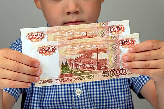 В России назвали заработки мошенников на атаках против детей