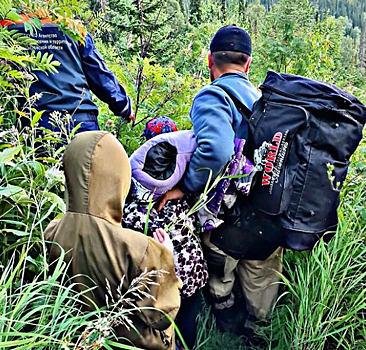 Группа из девяти туристов заблудилась в горах Шерегеша