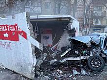 В Белгороде автомобиль «разорвало» от столкновения с бетонным укрытием