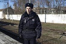 В Пятигорске ищут гражданина, который помог полицейскому спасти упавшего на рельсы