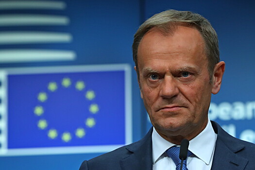 Польша отстранила почетного консула в США из-за изображения Туска в форме СС